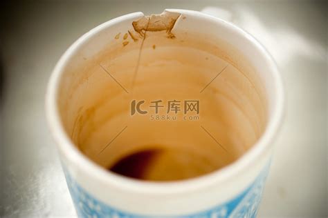 杯子裂痕|喝水发现新买的杯子有点裂痕有很细小的玻璃渣要紧吗